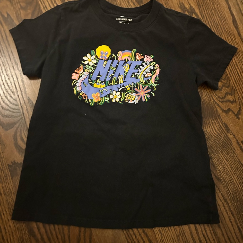 Nike girls medium shirt